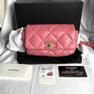 NWT Brilliant Rose Chanel waist-bag! Belted Bag.